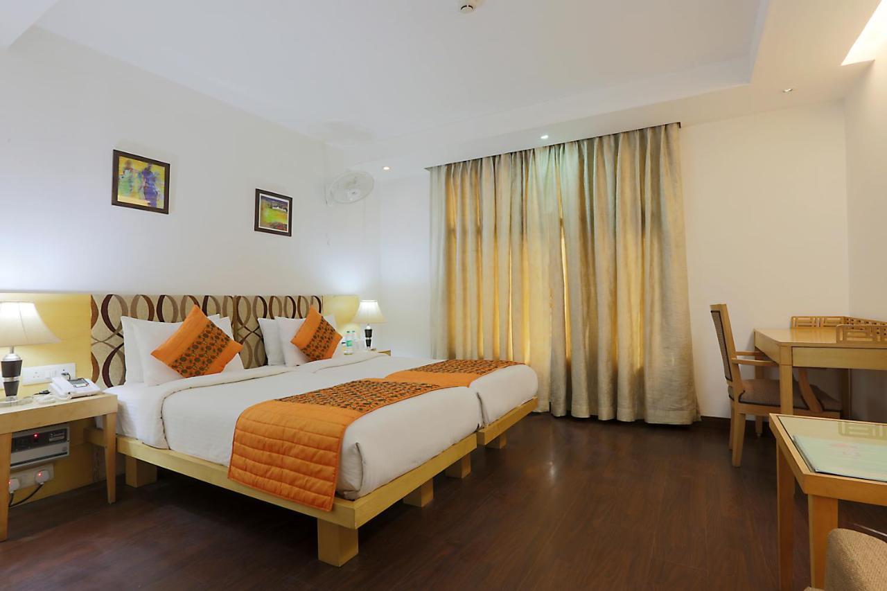 ניו דלהי Hotel Arch Plaza - Near Yashobhoomi Convention Centre Dwarka מראה חיצוני תמונה