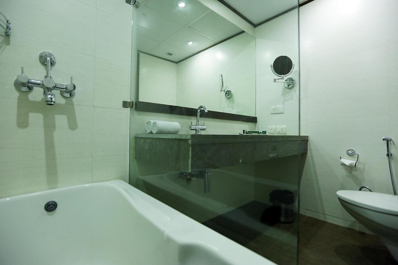 ניו דלהי Hotel Arch Plaza - Near Yashobhoomi Convention Centre Dwarka מראה חיצוני תמונה