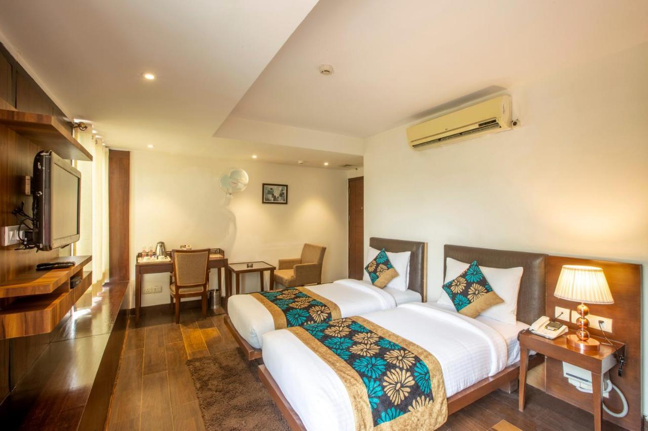 ניו דלהי Hotel Arch Plaza - Near Yashobhoomi Convention Centre Dwarka מראה חיצוני תמונה